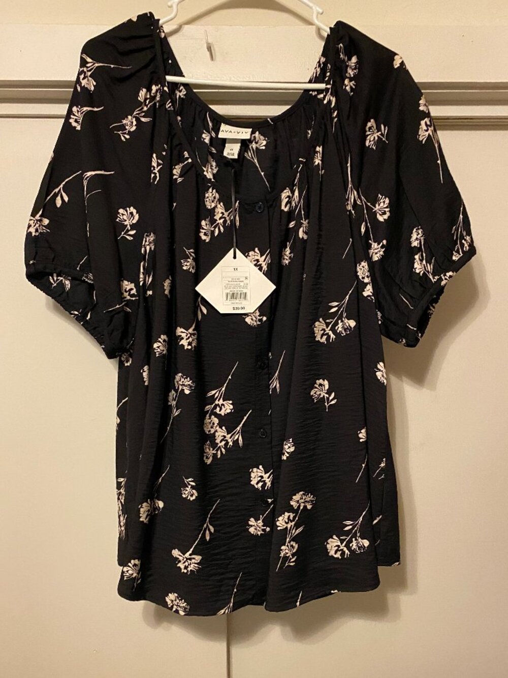NWT - Ava & Viv, black & white, button-down blouse w/puff sleeves, size 1X